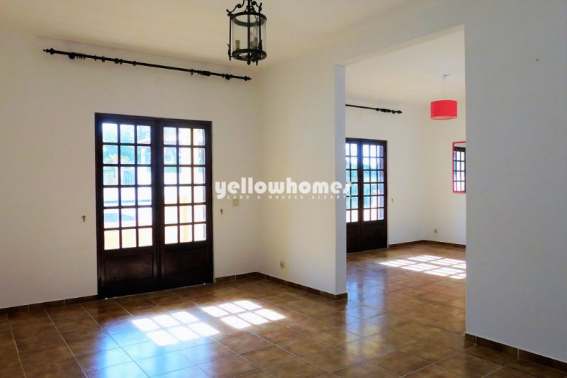 Espaçosa e tradicional moradia V5 perto dos Olhos de Agua